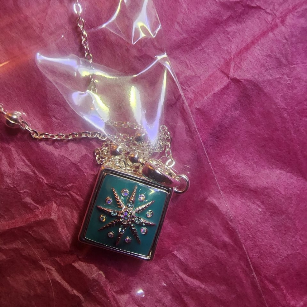 Style dots necklace , green stone new in package retail $47